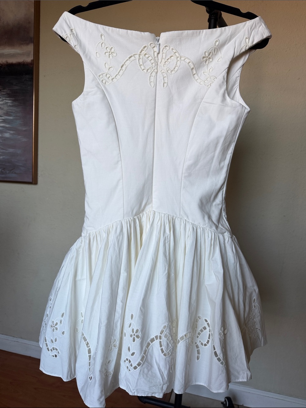 House of CB Lauren White Cotton Broderie Anglaise Boat Neck Mini Dress size S - Picture 9 of 17